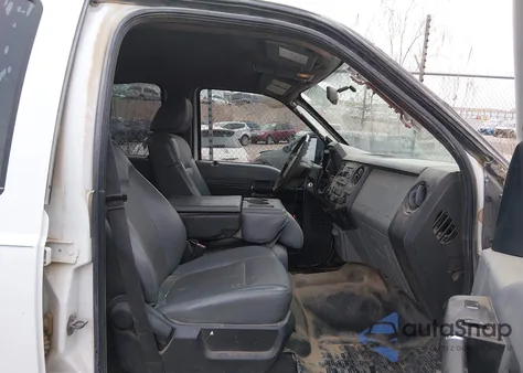 2011 Ford F-250 Xl z USA, uszkodzony, nr VIN 1FT7W2BT7BEC74284